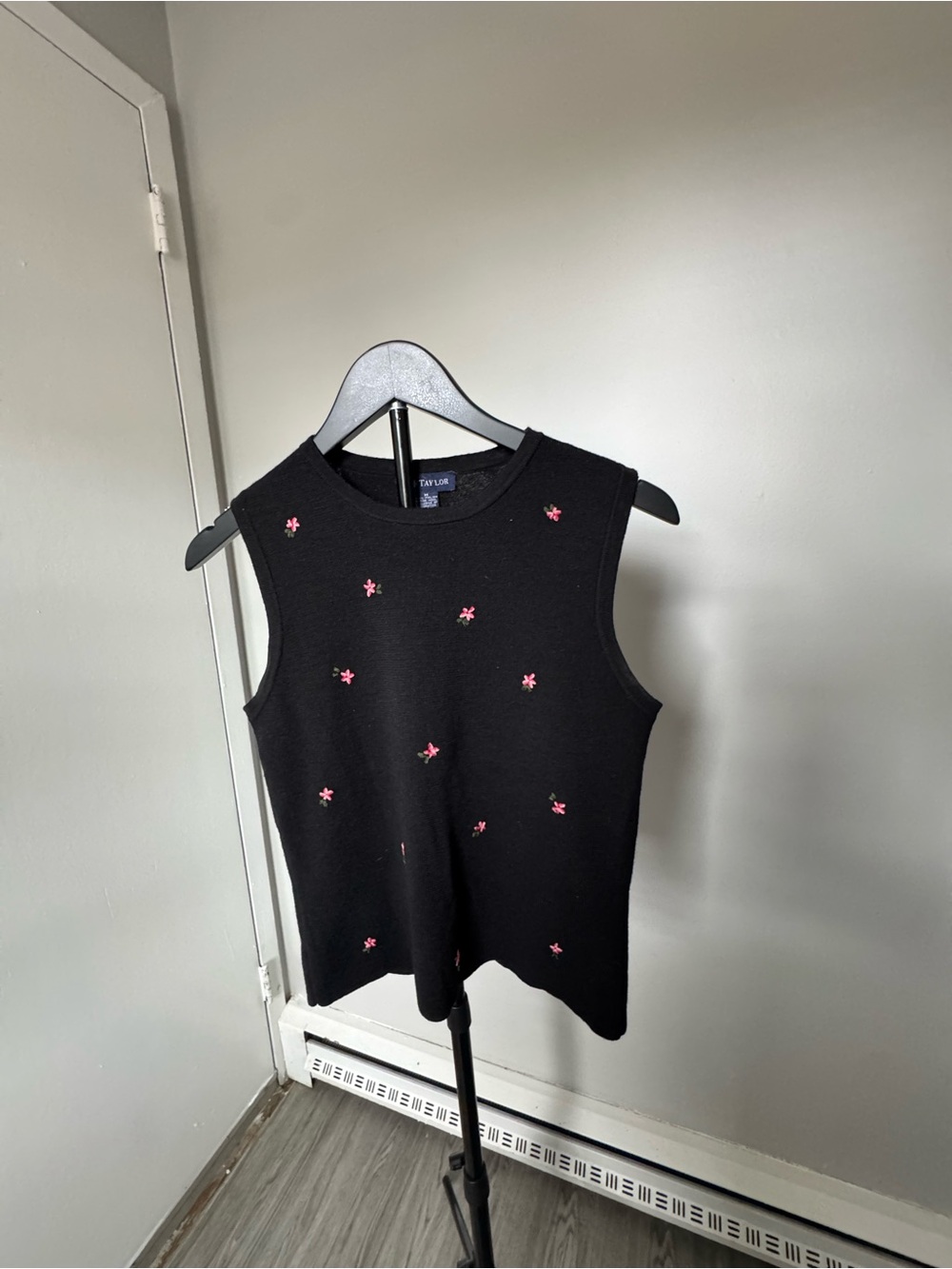 Ann Taylor Merino Wool Sweater Vest M Black Pink Floral Embroidered Vintage